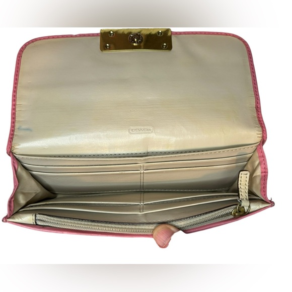 COACH Kristin Signature Wallet - Picture 4 of 6